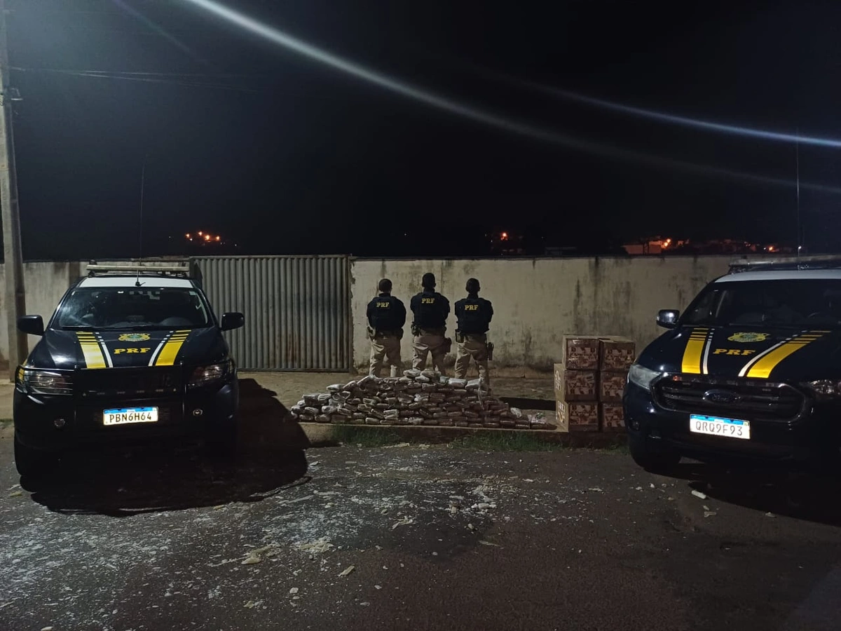 PRF apreende 100 kg de skunk e prende dois homens por tráfico em Picos