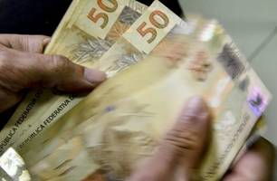 Primeira parcela do décimo terceiro deve ser depositada até esta sexta (Foto: Marcello Casal Jr)