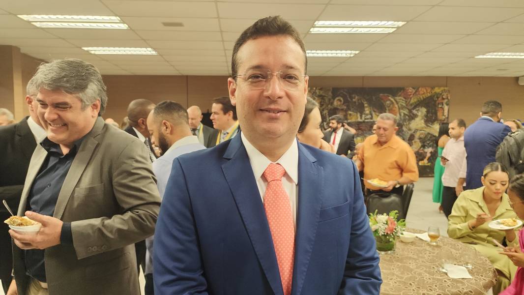 Vereadores entregam Medalha do Mérito Legislativo na Câmara de Teresina