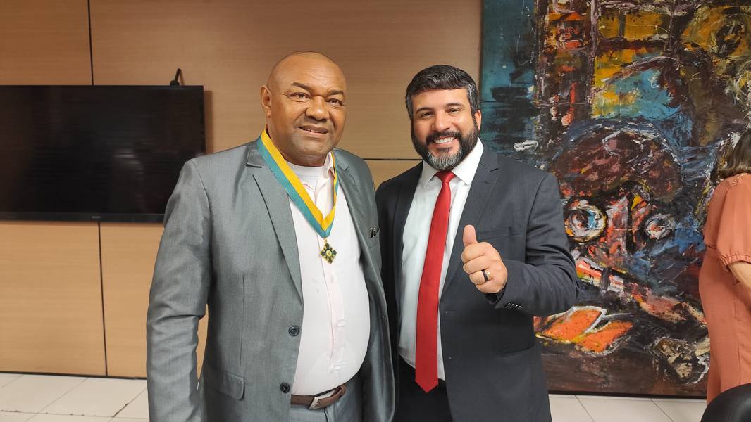 Vereadores entregam Medalha do Mérito Legislativo na Câmara de Teresina
