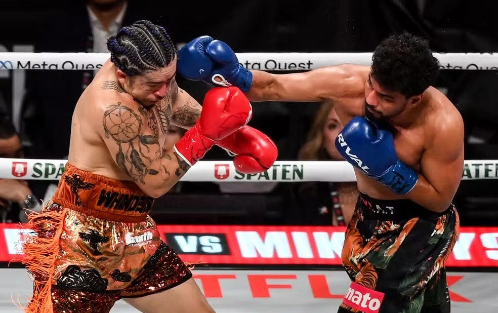 Whindersson Nunes perde para indiano em estreia no boxe profissional