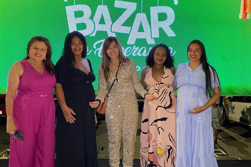 Bazar da Esperança aconteceu na Praça Leônidas Melo Bazar da Esperança aconteceu na Praça Leônidas Melo