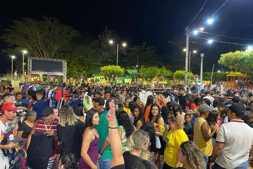 Bazar da Esperança aconteceu na Praça Leônidas Melo Bazar da Esperança aconteceu na Praça Leônidas Melo