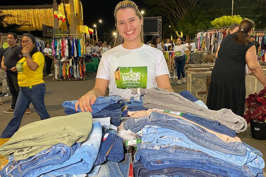 Bazar da Esperança aconteceu na Praça Leônidas Melo Bazar da Esperança aconteceu na Praça Leônidas Melo