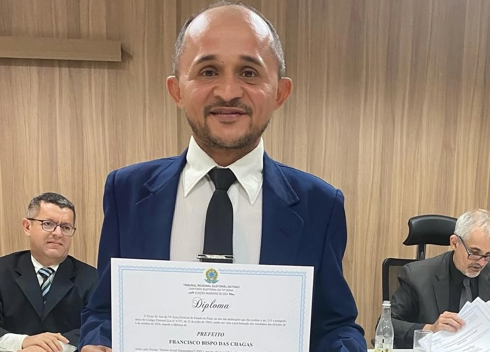 Bispo é diplomado prefeito de São Miguel da Baixa Grande pela Justiça Eleitoral