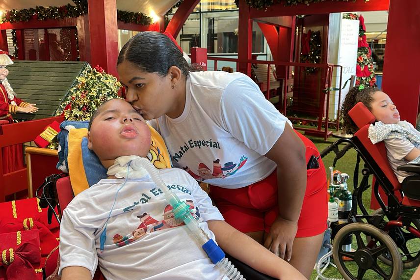 Crianças em tratamento de AME visitam Papai Noel em Teresina Crianças em tratamento de AME visitam Papai Noel em Teresina