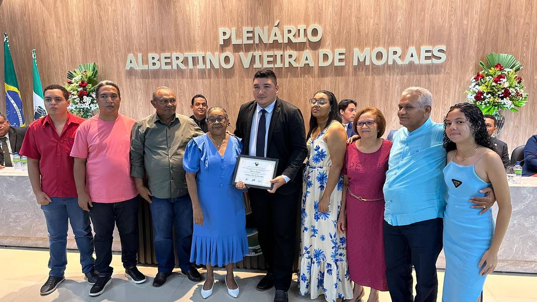 Demerval Lobão celebra 61 anos com homenagens e grande festa