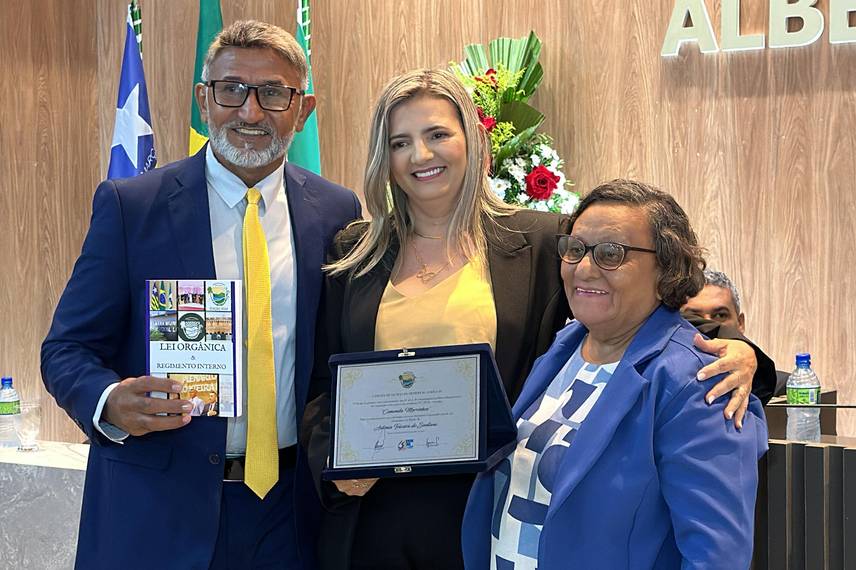Demerval Lobão celebra 61 anos com homenagens e grande festa Demerval Lobão celebra 61 anos com homenagens e grande festa