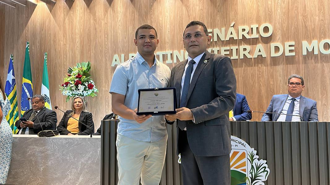 Demerval Lobão celebra 61 anos com homenagens e grande festa