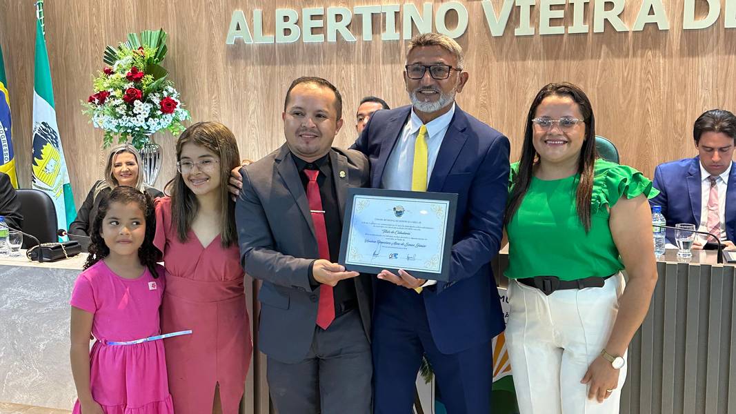Demerval Lobão celebra 61 anos com homenagens e grande festa
