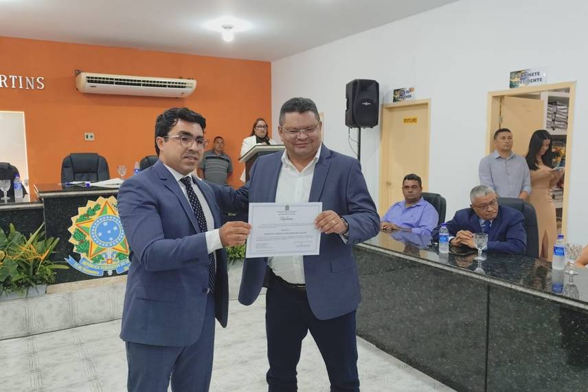 Eleitos de cinco municípios piauienses são diplomados em Manoel Emídio Eleitos de cinco municípios piauienses são diplomados em Manoel Emídio