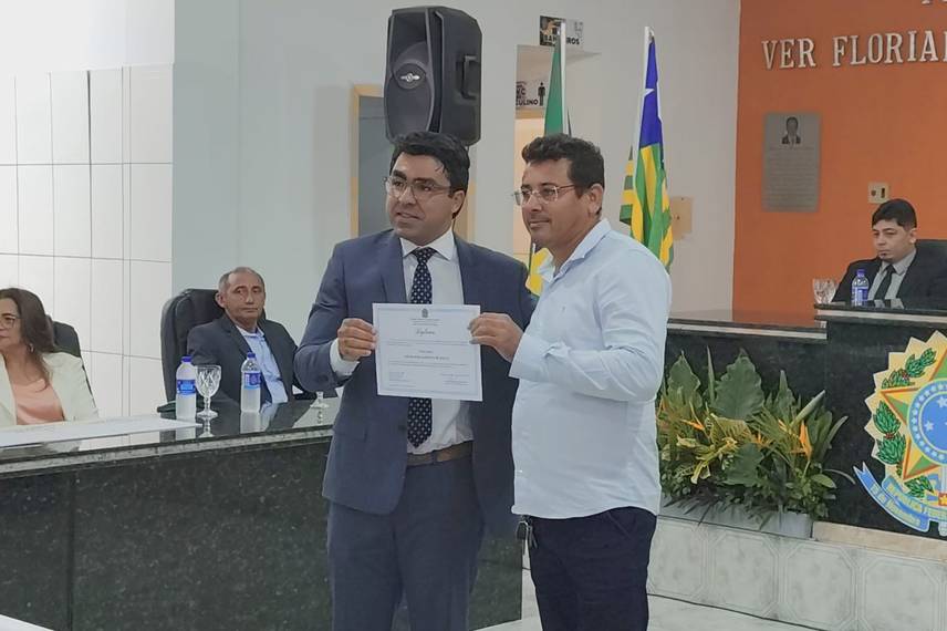 Eleitos de cinco municípios piauienses são diplomados em Manoel Emídio Eleitos de cinco municípios piauienses são diplomados em Manoel Emídio