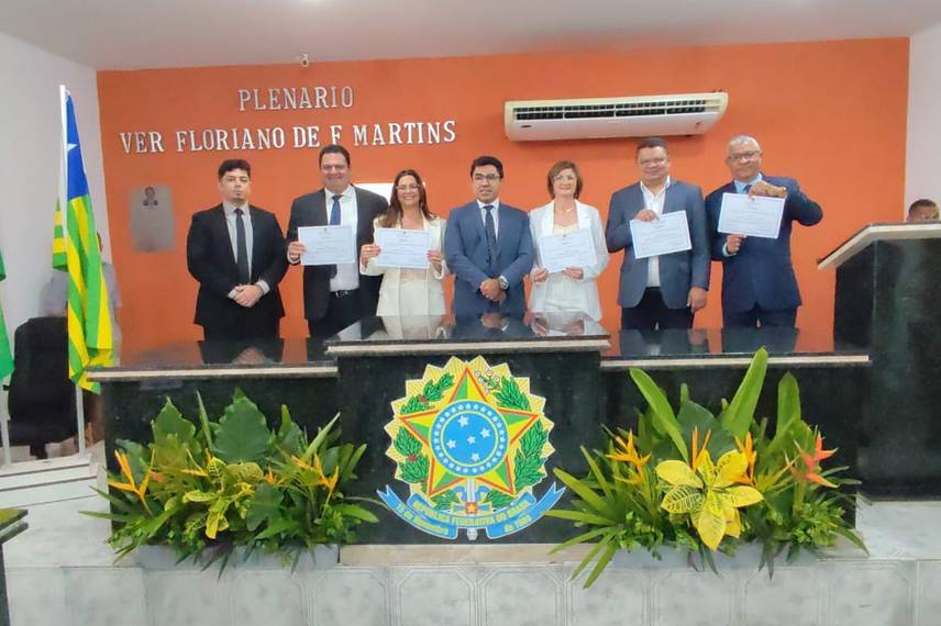 Eleitos de cinco municípios piauienses são diplomados em Manoel Emídio Eleitos de cinco municípios piauienses são diplomados em Manoel Emídio