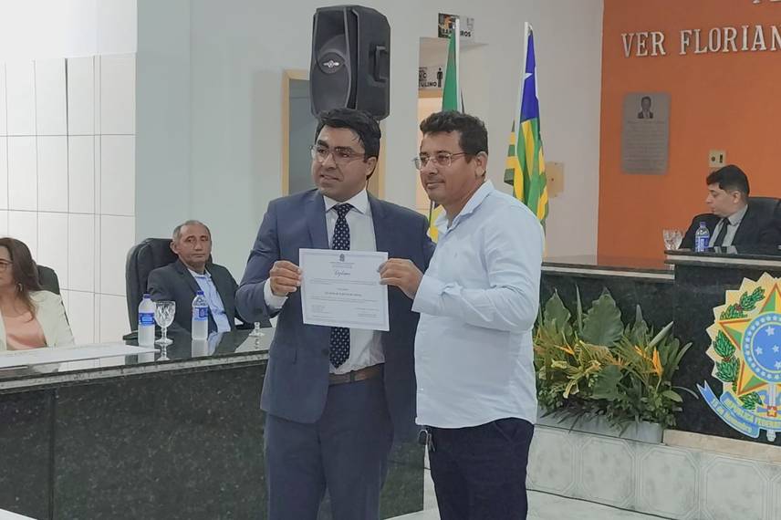 Eleitos de cinco municípios piauienses são diplomados em Manoel Emídio Eleitos de cinco municípios piauienses são diplomados em Manoel Emídio