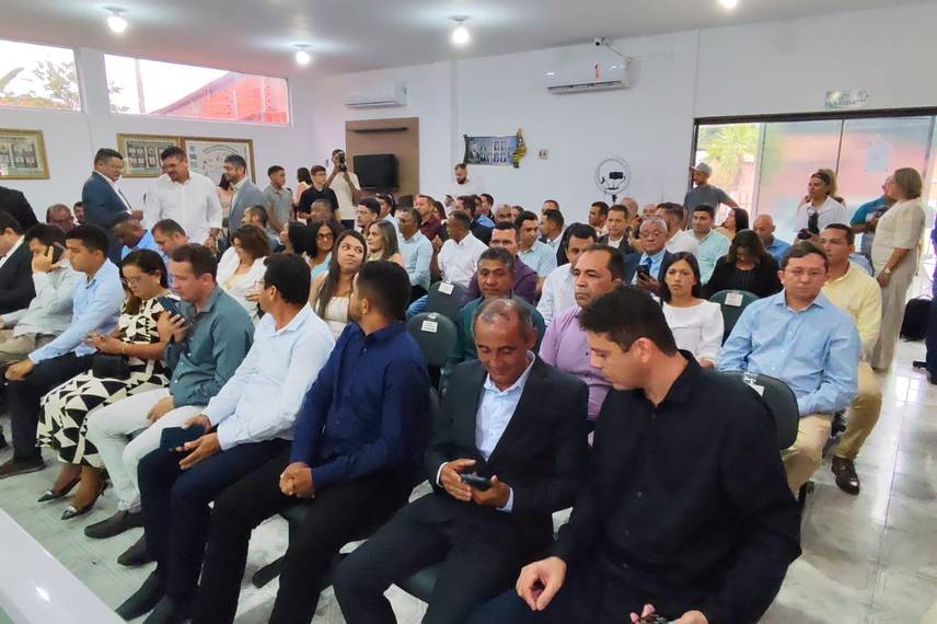 Eleitos de cinco municípios piauienses são diplomados em Manoel Emídio Eleitos de cinco municípios piauienses são diplomados em Manoel Emídio