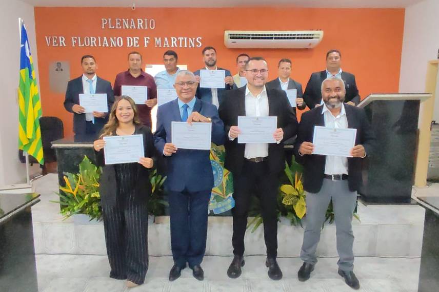 Eleitos de cinco municípios piauienses são diplomados em Manoel Emídio Eleitos de cinco municípios piauienses são diplomados em Manoel Emídio