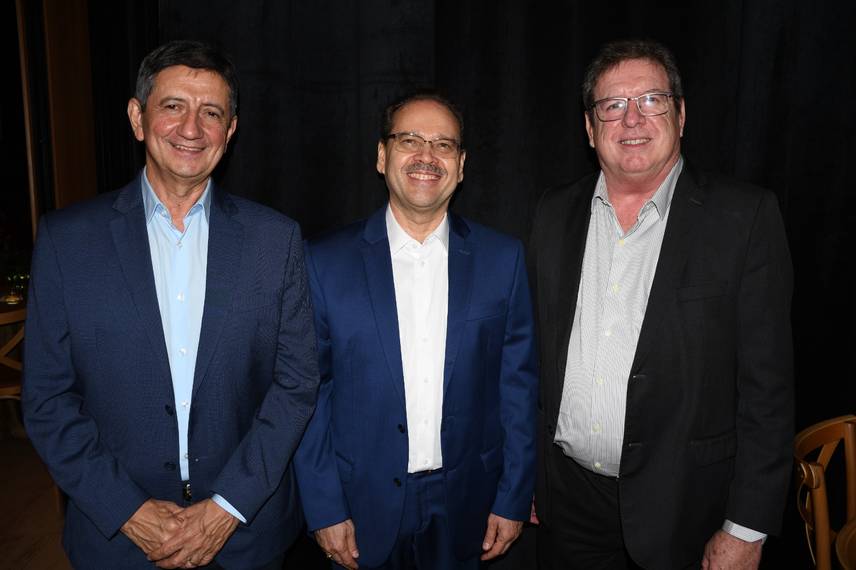 Empresário João Claudino Fernandes Júnior é Homenageado em jantar festivo Empresário João Claudino Fernandes Júnior é Homenageado em jantar festivo