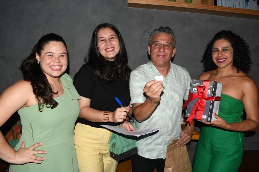 Escritório de advocacia Almeida & Costa realiza confraternização em clima de união Escritório de advocacia Almeida & Costa realiza confraternização em clima de união