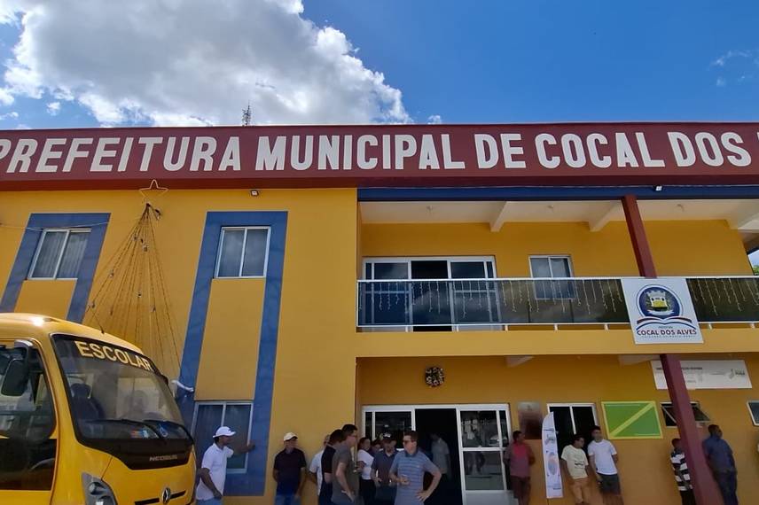 Governador inaugura obras de recuperação asfáltica e segurança em Cocal dos Alves Governador inaugura obras de recuperação asfáltica e segurança em Cocal dos Alves