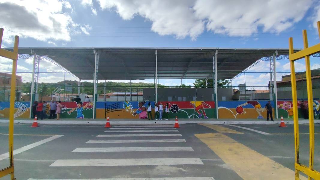 Inauguração da quadra CETI Maria Isaías de Jesus