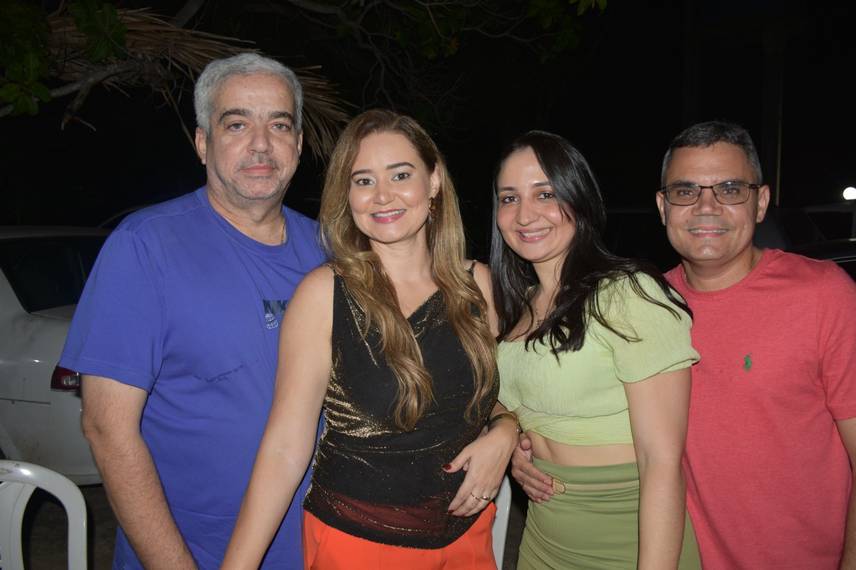 Médica Lúcia Vilela comemora confraternização Natalina no Sítio Vivelândia Médica Lúcia Vilela comemora confraternização Natalina no Sítio Vivelândia