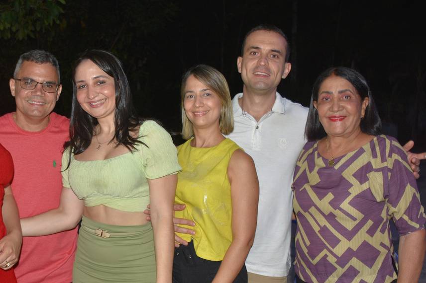 Médica Lúcia Vilela comemora confraternização Natalina no Sítio Vivelândia Médica Lúcia Vilela comemora confraternização Natalina no Sítio Vivelândia