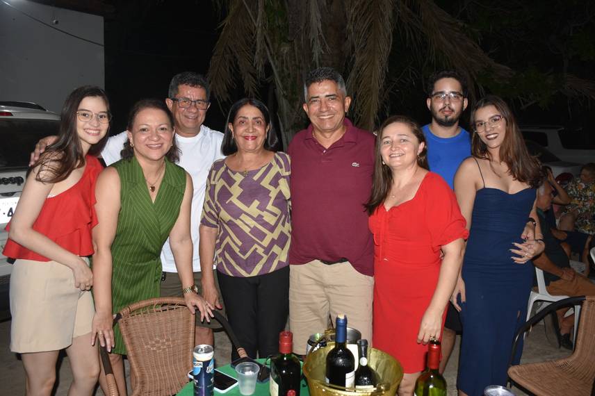 Médica Lúcia Vilela comemora confraternização Natalina no Sítio Vivelândia Médica Lúcia Vilela comemora confraternização Natalina no Sítio Vivelândia