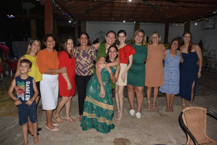 Médica Lúcia Vilela comemora confraternização Natalina no Sítio Vivelândia Médica Lúcia Vilela comemora confraternização Natalina no Sítio Vivelândia