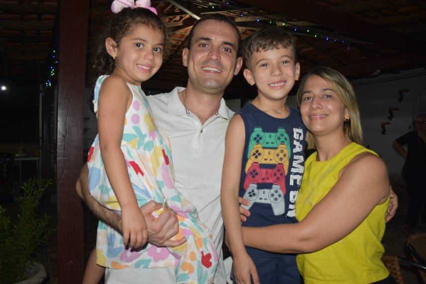 Médica Lúcia Vilela comemora confraternização Natalina no Sítio Vivelândia Médica Lúcia Vilela comemora confraternização Natalina no Sítio Vivelândia