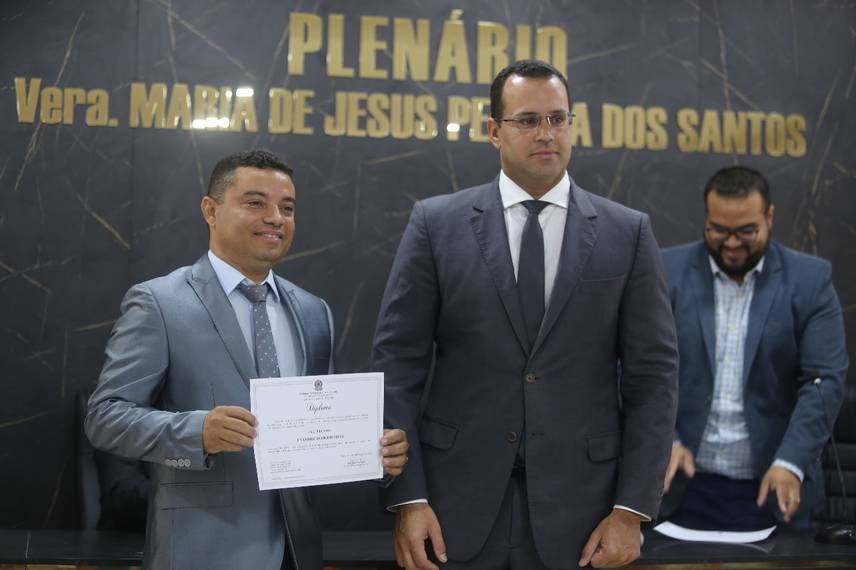 Prefeita, vice-prefeito e vereadores eleitos em Miguel Leão são empossados Prefeita, vice-prefeito e vereadores eleitos em Miguel Leão são empossados