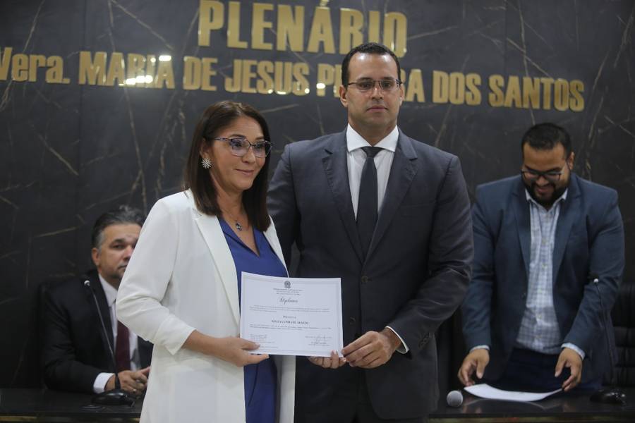 Prefeita, vice-prefeito e vereadores eleitos em Miguel Leão são empossados