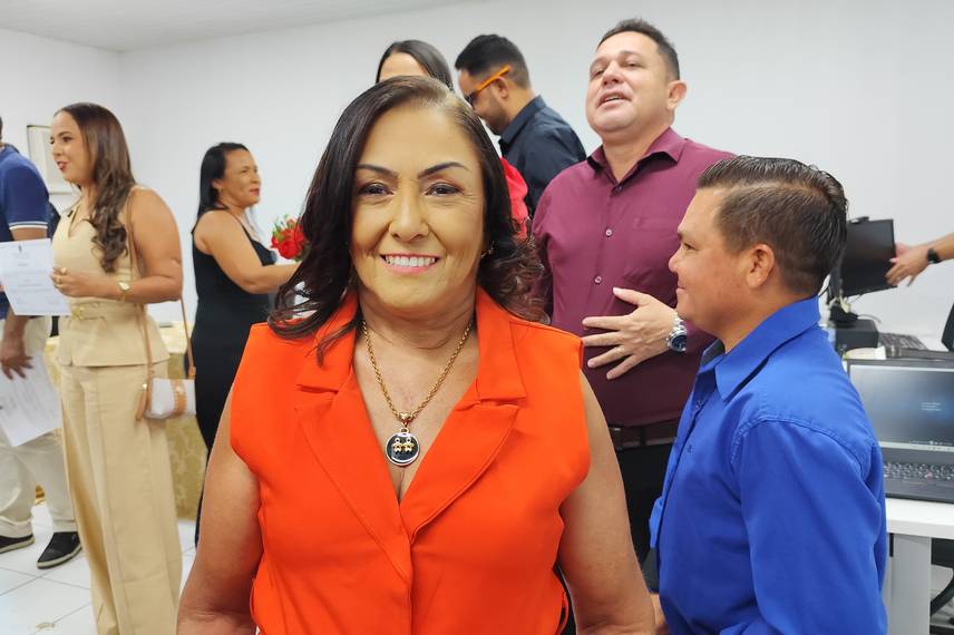 Prefeita, vice-prefeito e vereadores eleitos são diplomados em Cocal Telha Prefeita, vice-prefeito e vereadores eleitos são diplomados em Cocal Telha