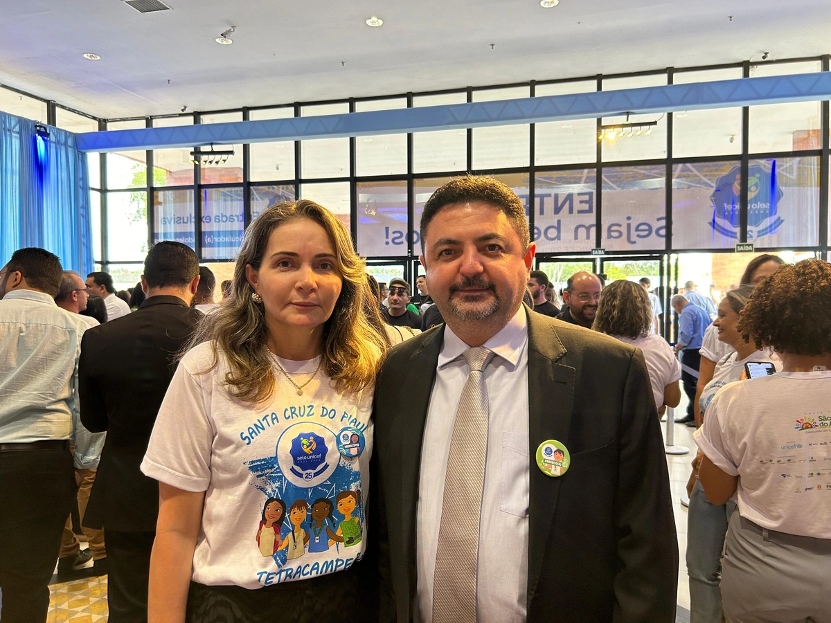 Prefeito e primeira-dama de Santa Cruz do Piauí, Barroso Neto e Glaucia Portela