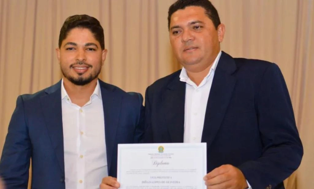 Prefeito reeleito e vice-prefeito de Cristino Castro são diplomados
