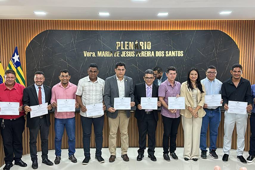 Prefeito, vice-prefeita e vereadores eleitos em Curralinhos são diplomados Prefeito, vice-prefeita e vereadores eleitos em Curralinhos são diplomados