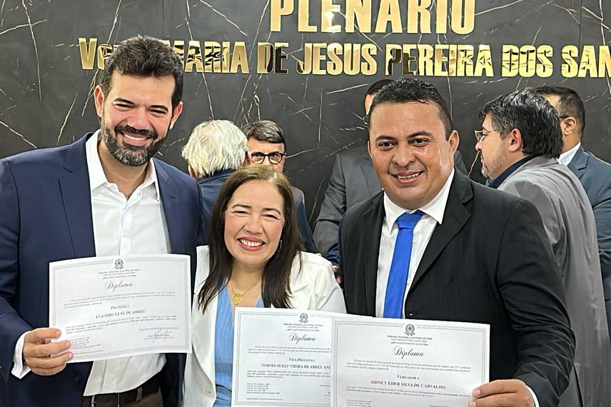 Prefeito, vice-prefeita e vereadores eleitos em Monsenhor Gil são diplomados Prefeito, vice-prefeita e vereadores eleitos em Monsenhor Gil são diplomados