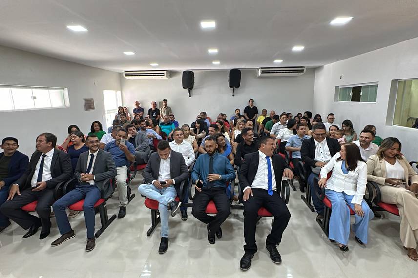Prefeito, vice-prefeita e vereadores eleitos em Monsenhor Gil são diplomados Prefeito, vice-prefeita e vereadores eleitos em Monsenhor Gil são diplomados