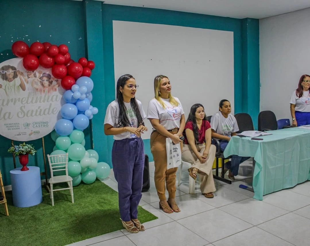 Projeto Carretinha da Saúde entrega óculos para crianças em Cristino Castro
