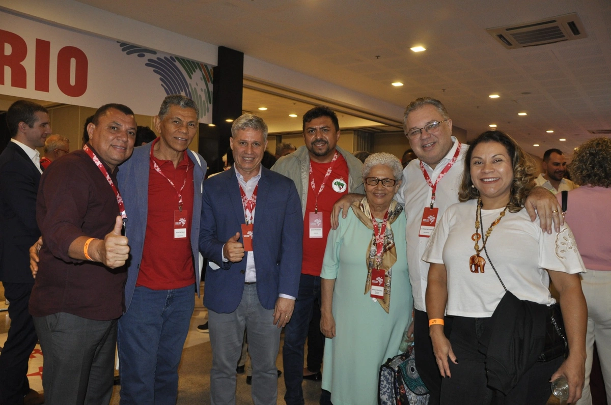 PT-PI debate reconexão com eleitores e desafios políticos em seminário em Brasília