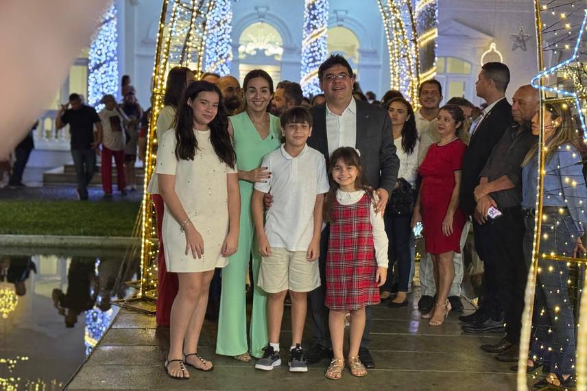 Rafael Fonteles inaugura decoração de Natal no Palácio de Karnak em Teresina Rafael Fonteles inaugura decoração de Natal no Palácio de Karnak em Teresina