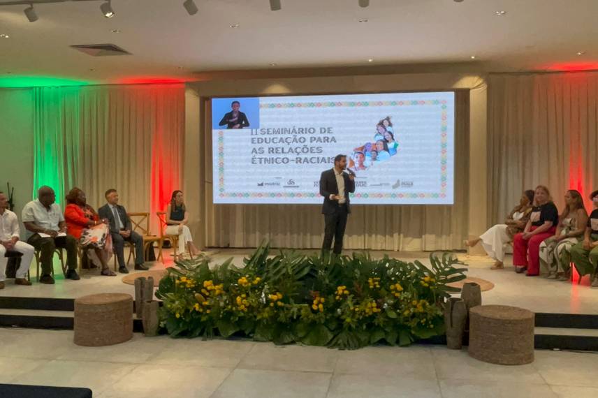 Secretário da Educação entrega Selo Escola Antirracista Secretário da Educação entrega Selo Escola Antirracista