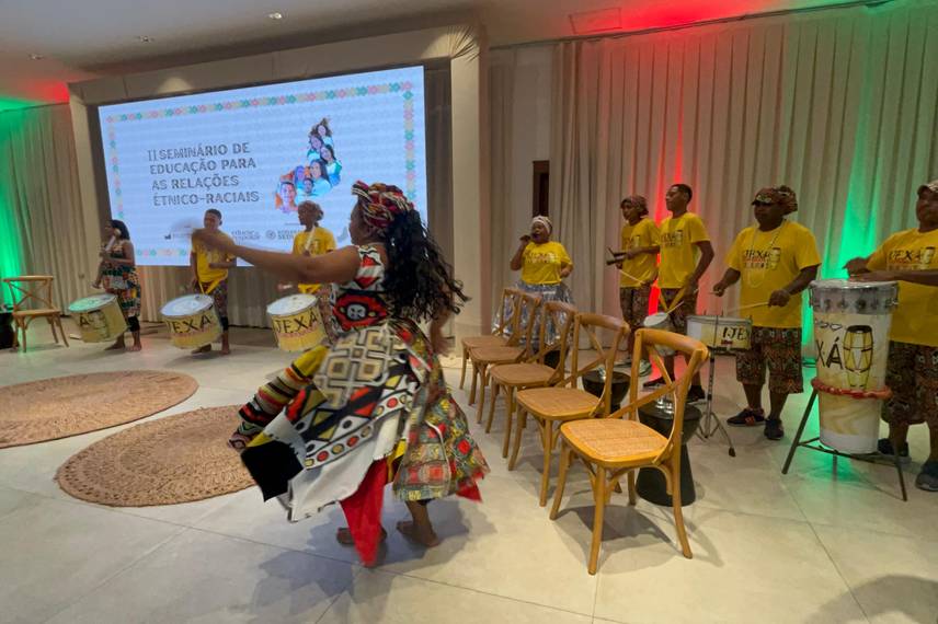 Secretário da Educação entrega Selo Escola Antirracista Secretário da Educação entrega Selo Escola Antirracista