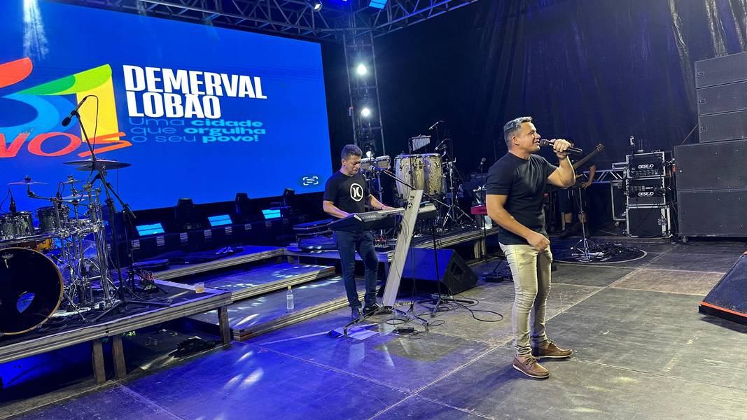 Show da banda Seu Desejo arrasta multidão e marca os 61 anos de Demerval Lobão