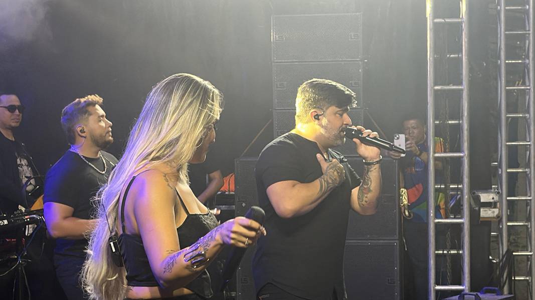 Show da banda Seu Desejo arrasta multidão e marca os 61 anos de Demerval Lobão