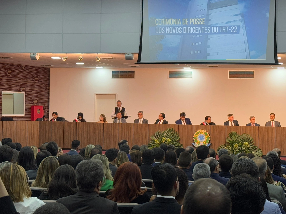 TRT-22 dá posse à nova direção de Presidente e Vice durante cerimônia em Teresina