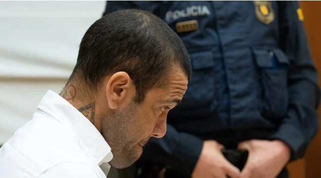 Daniel Alves durante julgamento em Barcelona