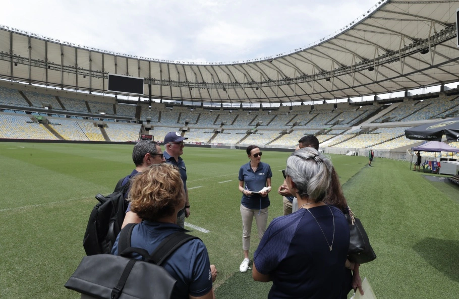 Delegados da Fifa inspecionam Maracanã