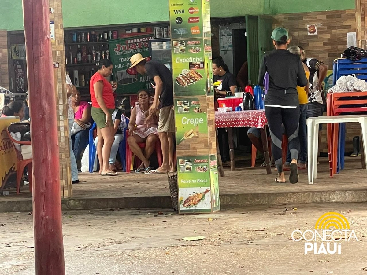 Familiares do adolescente desaparecido acompanham as buscas