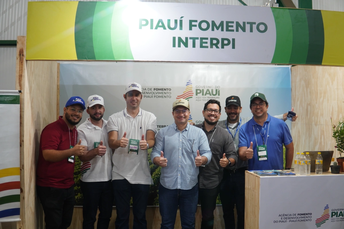 Feliphe Araújo acompanhado da equipe do Piauí Fomento e Interpi