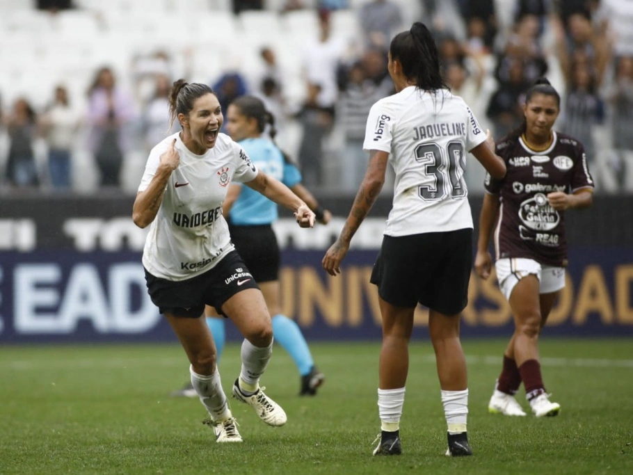 Gabi Zanotti ampliou a vantagem para o Timão